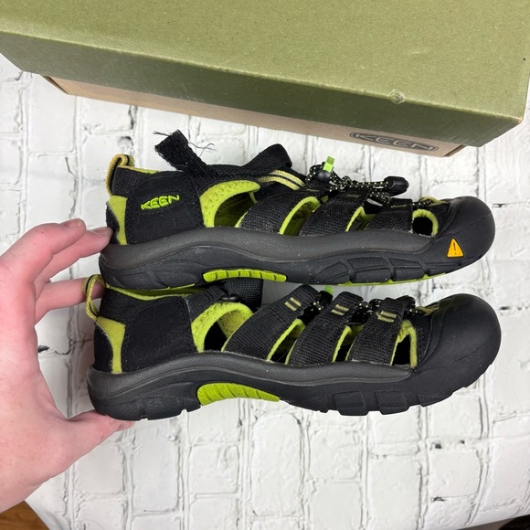 Keen Newport 2 Black and Lime Green Outdoor Sandals w/ Quick-Adjust Straps Sz 3Y - Picture 5 of 12